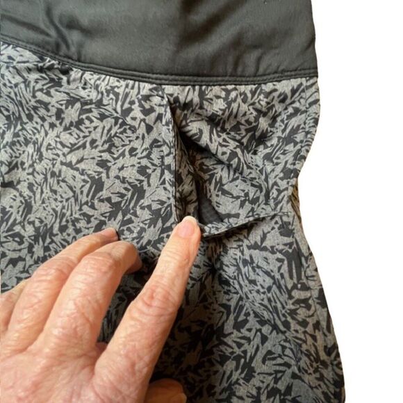 Adidas Rangewear Fashion Skort Gray with Black Abstract Print Size Medium - Picture 3 of 10